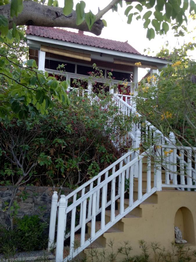 Stairway To Heaven Bungalows And Restaurant Amed Екстериор снимка
